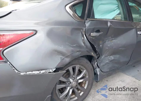 2015 Nissan Altima 2.5 S из США, поврежденный, VIN 1N4AL3AP0FC186595